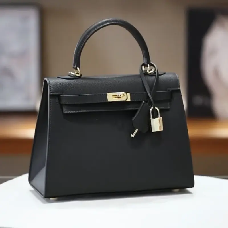 Premium Replica Kelly 25 Bag in Black Epsom Leather & Gold Hardware Replica Hermes Kelly 25cm Black Epsom Leather with Gold Hardware - Front View