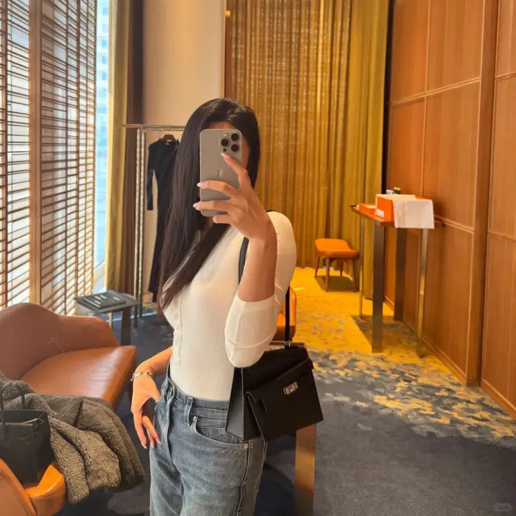 Styling the Slouchy Hermes Replica Bag How to Style Replica Kelly en Desordre Bag - Casual Outfit Inspiration