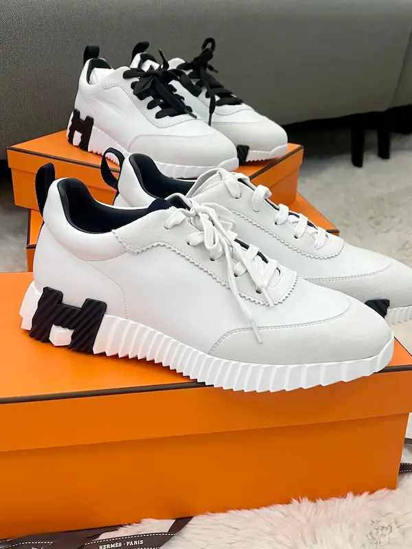 High-contrast black and white replica Hermes athletic shoes Panda color Replica Hermes Bouncing - white sneakers with black H logo unboxing
