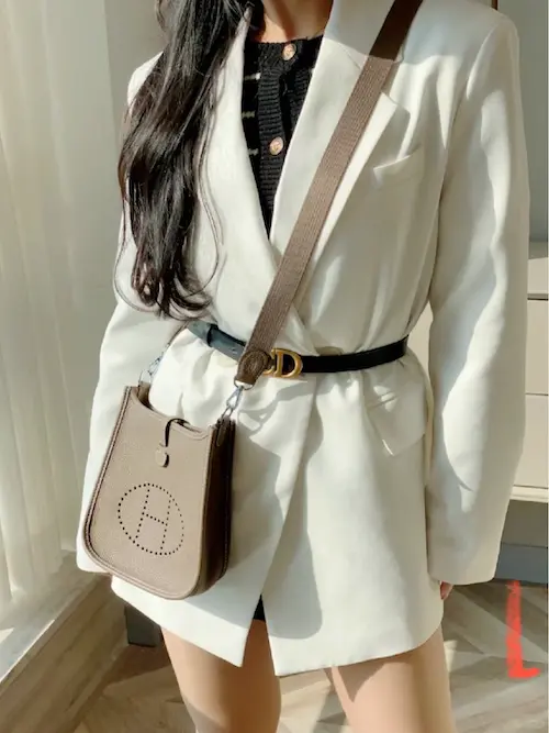 Hermes Evelyne TPM Replica in Etoupe: Casual Angle Shot Angled view of elephant grey Evelyne replica bag on shoulder