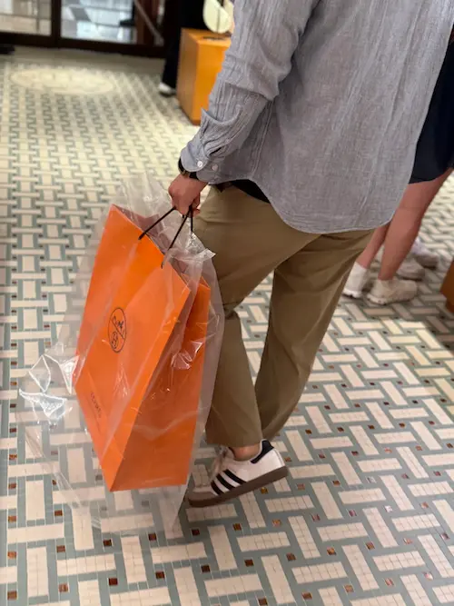 Luxury Replica Shopping Experience Replica Hermes shopping bag containing Gold Evelyne 29 with luxury packaging