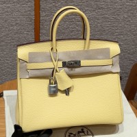 Best replica Hermes Birkin 25 with pristine silver hardware on the front clasp