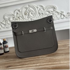 Replica Hermes Jypsiere 28 Bag - Etain Togo Leather Front View Replica Hermes Jypsiere 28 Bag in Etain Togo leather with crossbody design.