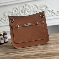 Replica Hermes Jypsiere 28 Bag - Gold Togo Leather Front View Replica Hermes Jypsiere 28 Bag in Gold Togo leather with crossbody design.