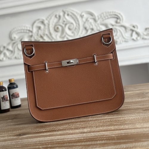 Replica Hermes Jypsiere 28 Bag - Gold Togo Leather Front View Replica Hermes Jypsiere 28 Bag in Gold Togo leather with crossbody design.