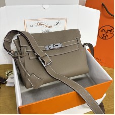 Replica Hermes Kelly Messenger Bag - Etoupe Togo Leather Front View Replica Hermes Kelly Messenger Bag in Etoupe Togo leather with palladium hardware.